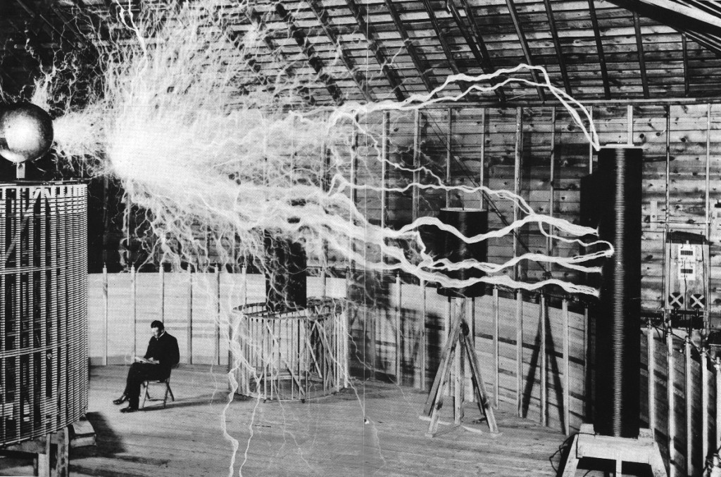 Nikola-Tesla-lighting-bolts